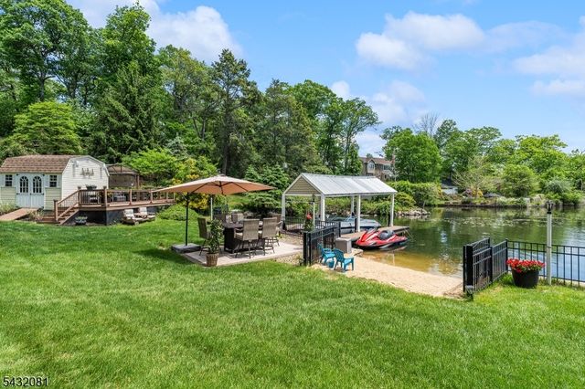 21 Skyline Dr, Hopatcong Boro, NJ 07821