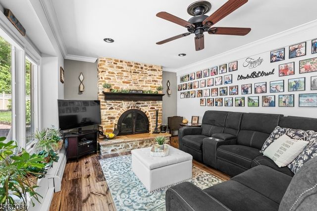 21 Skyline Dr, Hopatcong Boro, NJ 07821