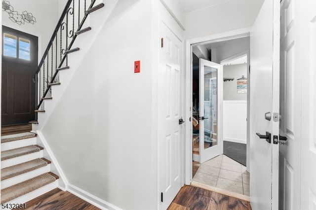 21 Skyline Dr, Hopatcong Boro, NJ 07821