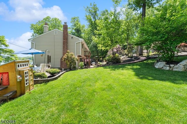 21 Skyline Dr, Hopatcong Boro, NJ 07821