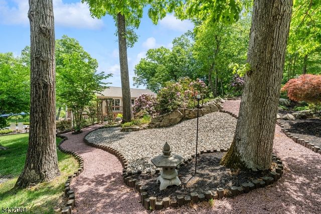 21 Skyline Dr, Hopatcong Boro, NJ 07821