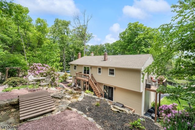 21 Skyline Dr, Hopatcong Boro, NJ 07821
