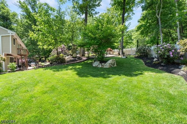 21 Skyline Dr, Hopatcong Boro, NJ 07821
