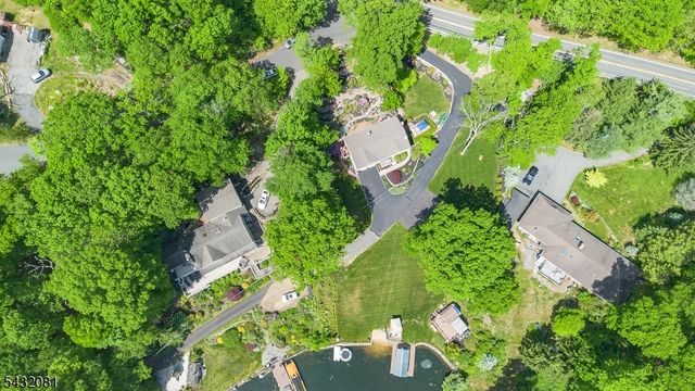 21 Skyline Dr, Hopatcong Boro, NJ 07821