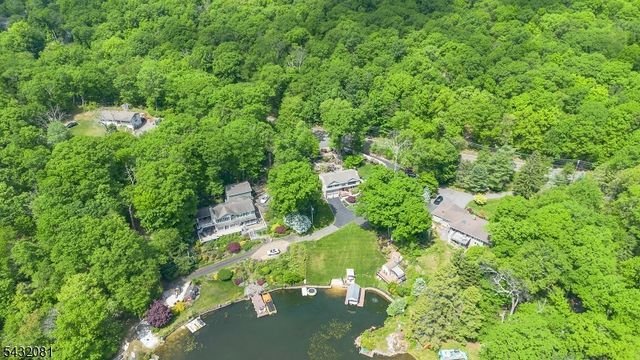 21 Skyline Dr, Hopatcong Boro, NJ 07821