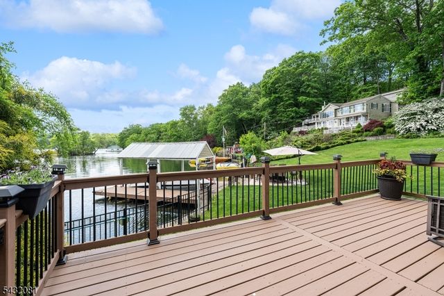 21 Skyline Dr, Hopatcong Boro, NJ 07821