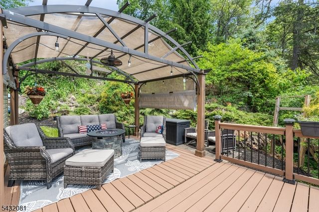 21 Skyline Dr, Hopatcong Boro, NJ 07821