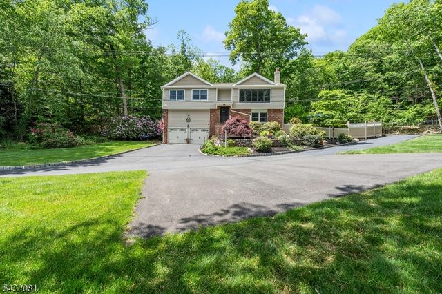 21 Skyline Dr, Hopatcong Boro, NJ 07821