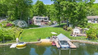 21 Skyline Dr, Hopatcong Boro, NJ 07821