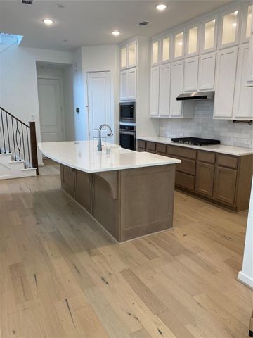 523 Cypress Valley Avenue, Montgomery, TX 77316