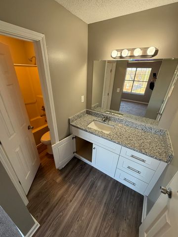 2211 STONE STREAM DR, Memphis, TN 38016