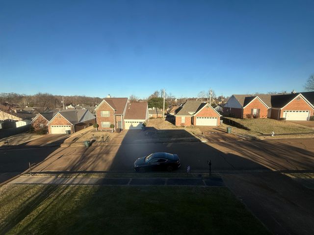 2211 STONE STREAM DR, Memphis, TN 38016