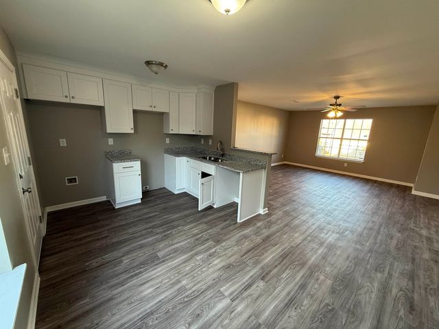 2211 STONE STREAM DR, Memphis, TN 38016