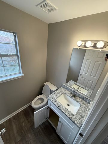 2211 STONE STREAM DR, Memphis, TN 38016