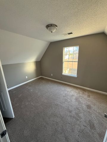 2211 STONE STREAM DR, Memphis, TN 38016