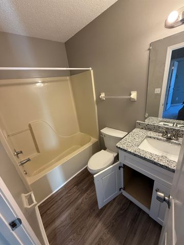 2211 STONE STREAM DR, Memphis, TN 38016