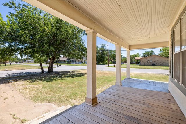 1417 Durham Avenue, Brownwood, TX 76801