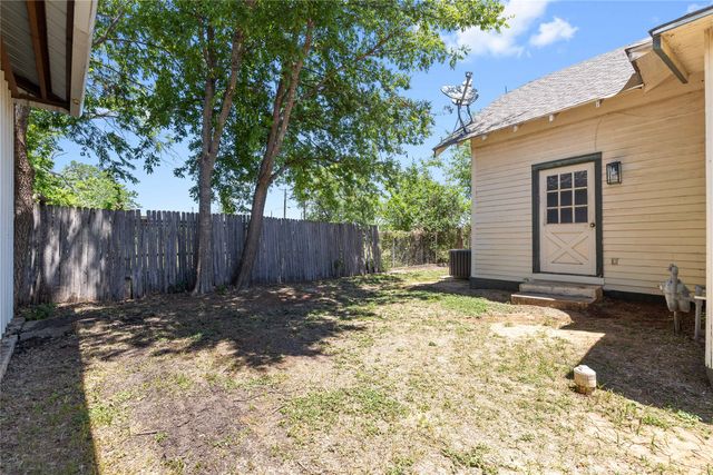 1417 Durham Avenue, Brownwood, TX 76801