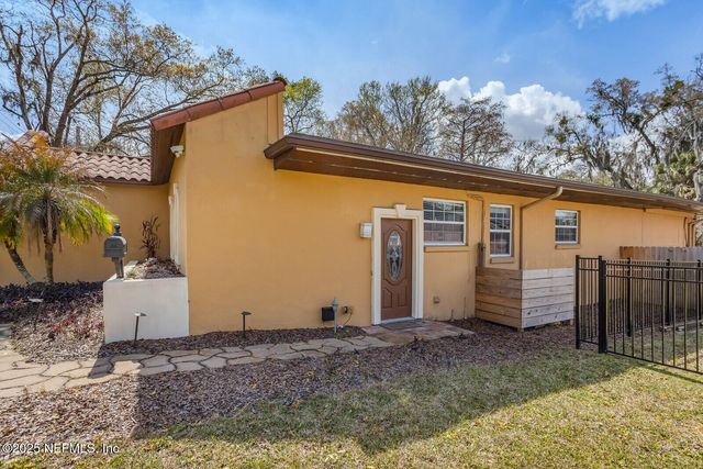 1900 LAKE SHORE Boulevard, Jacksonville, FL 32210