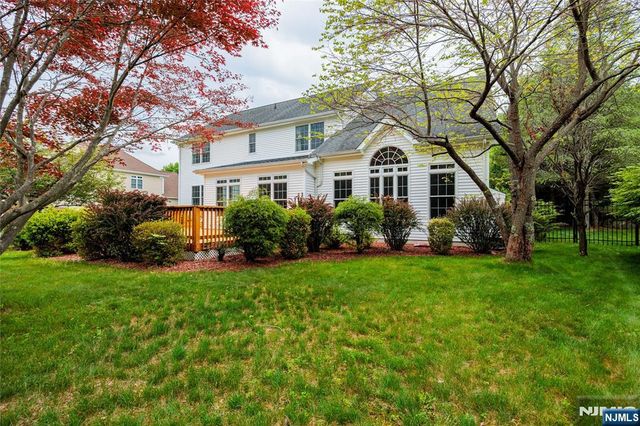 8 Overlook Drive, Riverdale Borough, NJ 07457