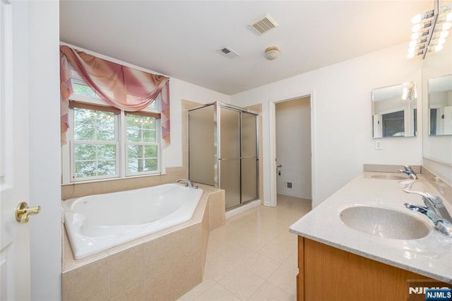 8 Overlook Drive, Riverdale Borough, NJ 07457