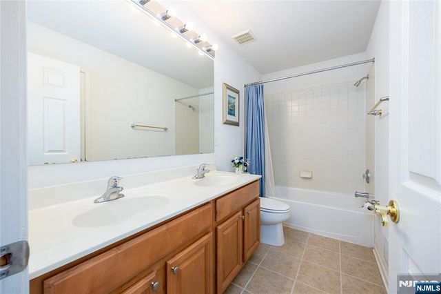8 Overlook Drive, Riverdale Borough, NJ 07457