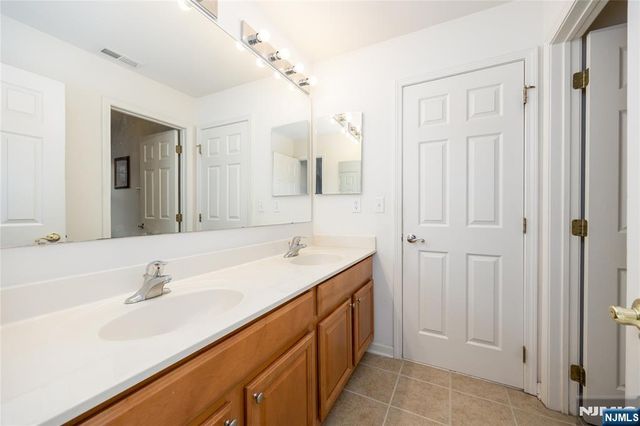 8 Overlook Drive, Riverdale Borough, NJ 07457