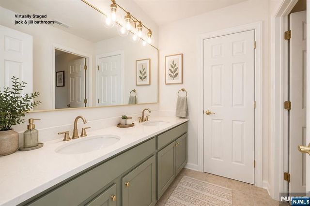 8 Overlook Drive, Riverdale Borough, NJ 07457