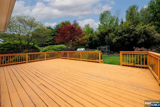 8 Overlook Drive, Riverdale Borough, NJ 07457