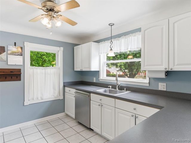7790 Powers Court, Utica, MI 48317