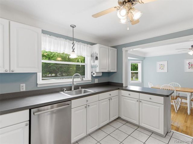 7790 Powers Court, Utica, MI 48317