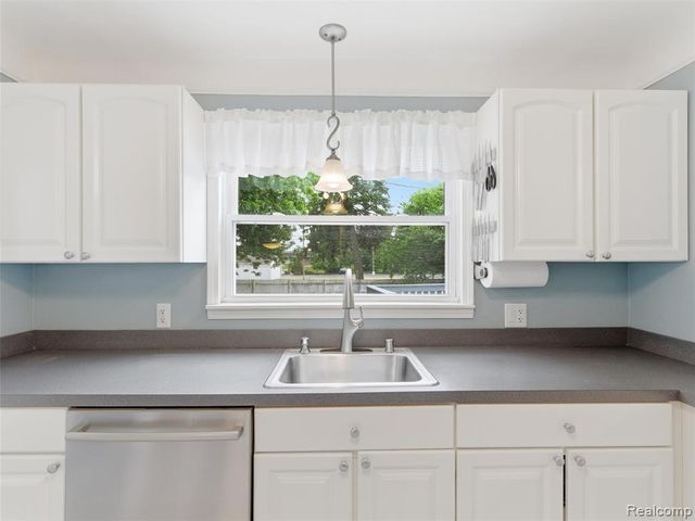 7790 Powers Court, Utica, MI 48317