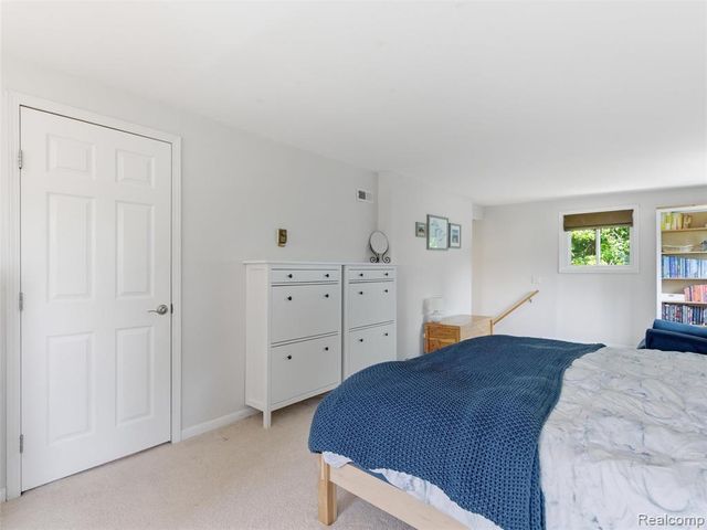 7790 Powers Court, Utica, MI 48317
