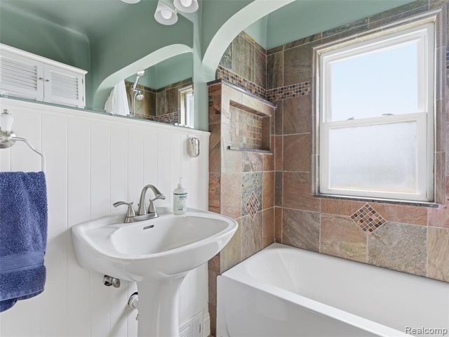 7790 Powers Court, Utica, MI 48317
