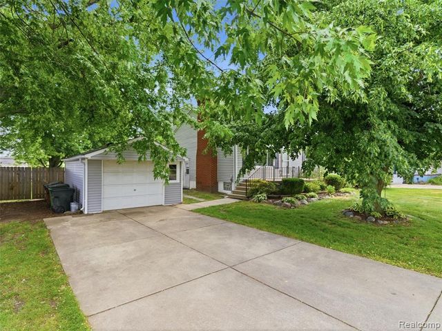 7790 Powers Court, Utica, MI 48317