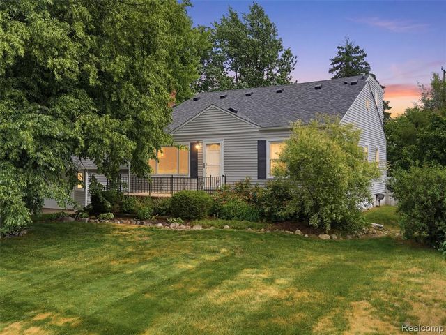 7790 Powers Court, Utica, MI 48317
