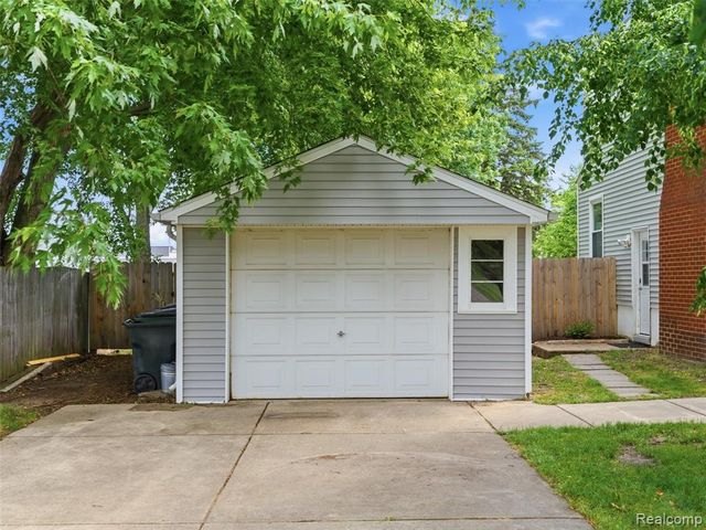 7790 Powers Court, Utica, MI 48317