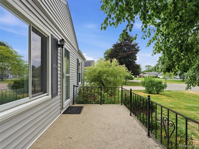 7790 Powers Court, Utica, MI 48317