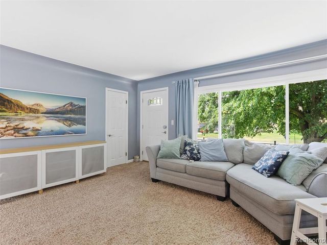 7790 Powers Court, Utica, MI 48317
