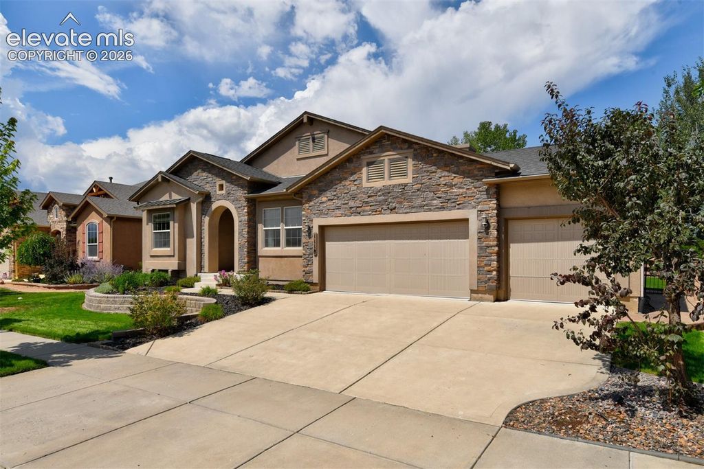 1118 Spectrum Loop, Colorado Springs, CO 80921 — exterior