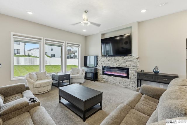 18458 Greenleaf Street, Omaha, NE 68136