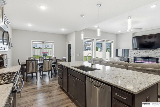 18458 Greenleaf Street, Omaha, NE 68136