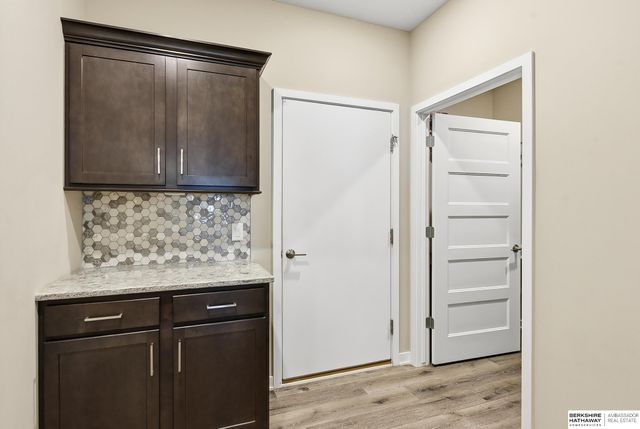 18458 Greenleaf Street, Omaha, NE 68136