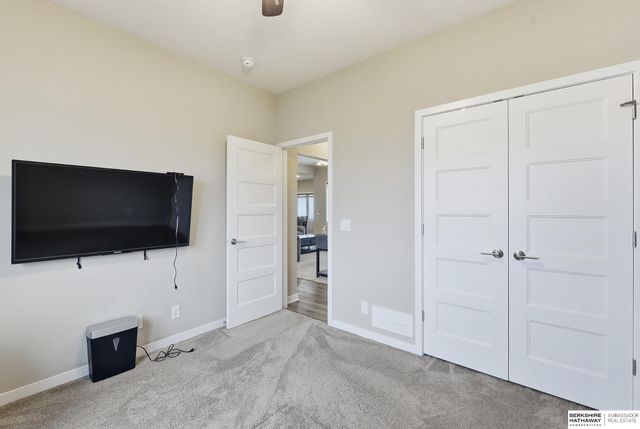 18458 Greenleaf Street, Omaha, NE 68136