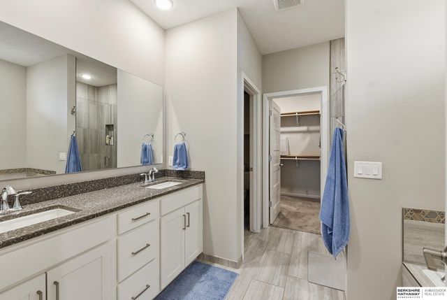 18458 Greenleaf Street, Omaha, NE 68136
