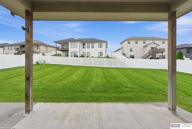 18458 Greenleaf Street, Omaha, NE 68136