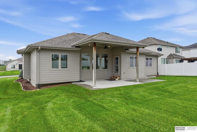 18458 Greenleaf Street, Omaha, NE 68136