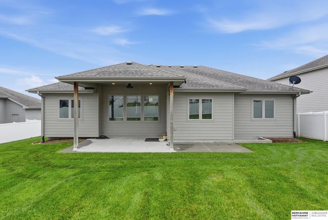 18458 Greenleaf Street, Omaha, NE 68136