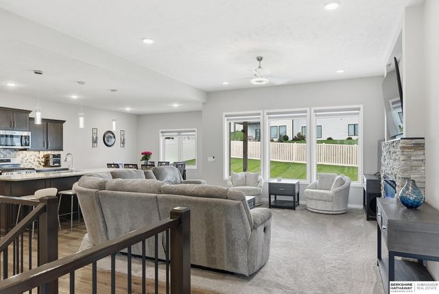 18458 Greenleaf Street, Omaha, NE 68136