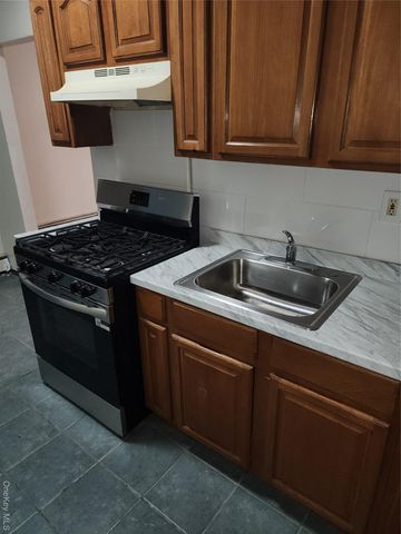 173-17 Jamaica Avenue 2ND. Floor 2-R, Jamaica, NY 11432